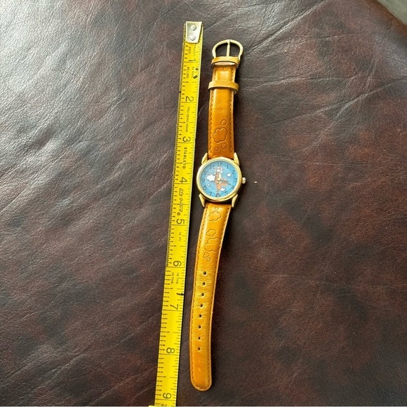 Disney Tigger leather band watch women’s - Picture 5 of 6